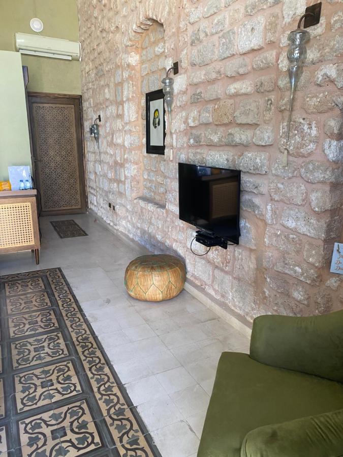 Dar Camelia Bed & Breakfast Tyre Bagian luar foto