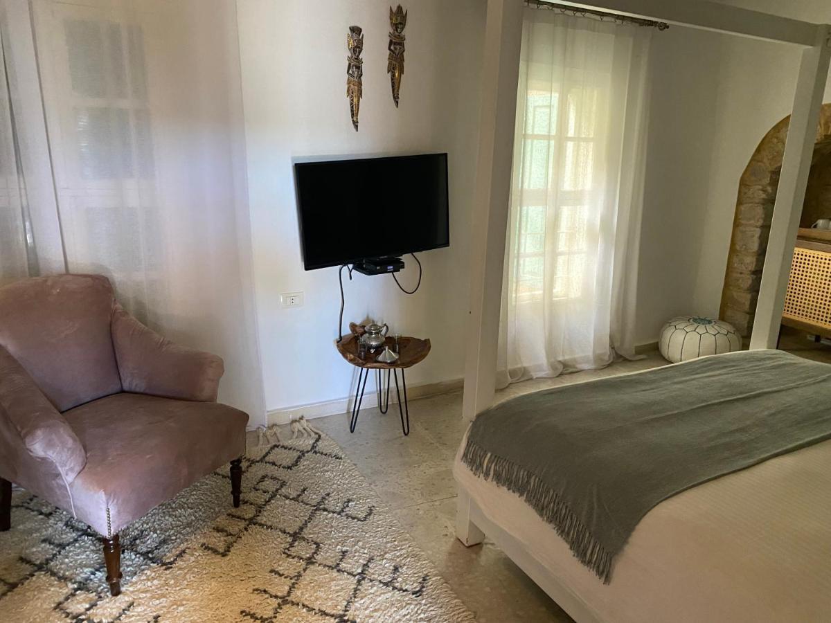 Dar Camelia Bed & Breakfast Tyre Bagian luar foto