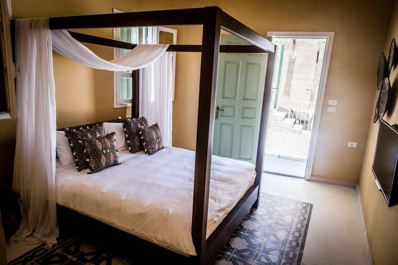 Dar Camelia Bed & Breakfast Tyre Bagian luar foto