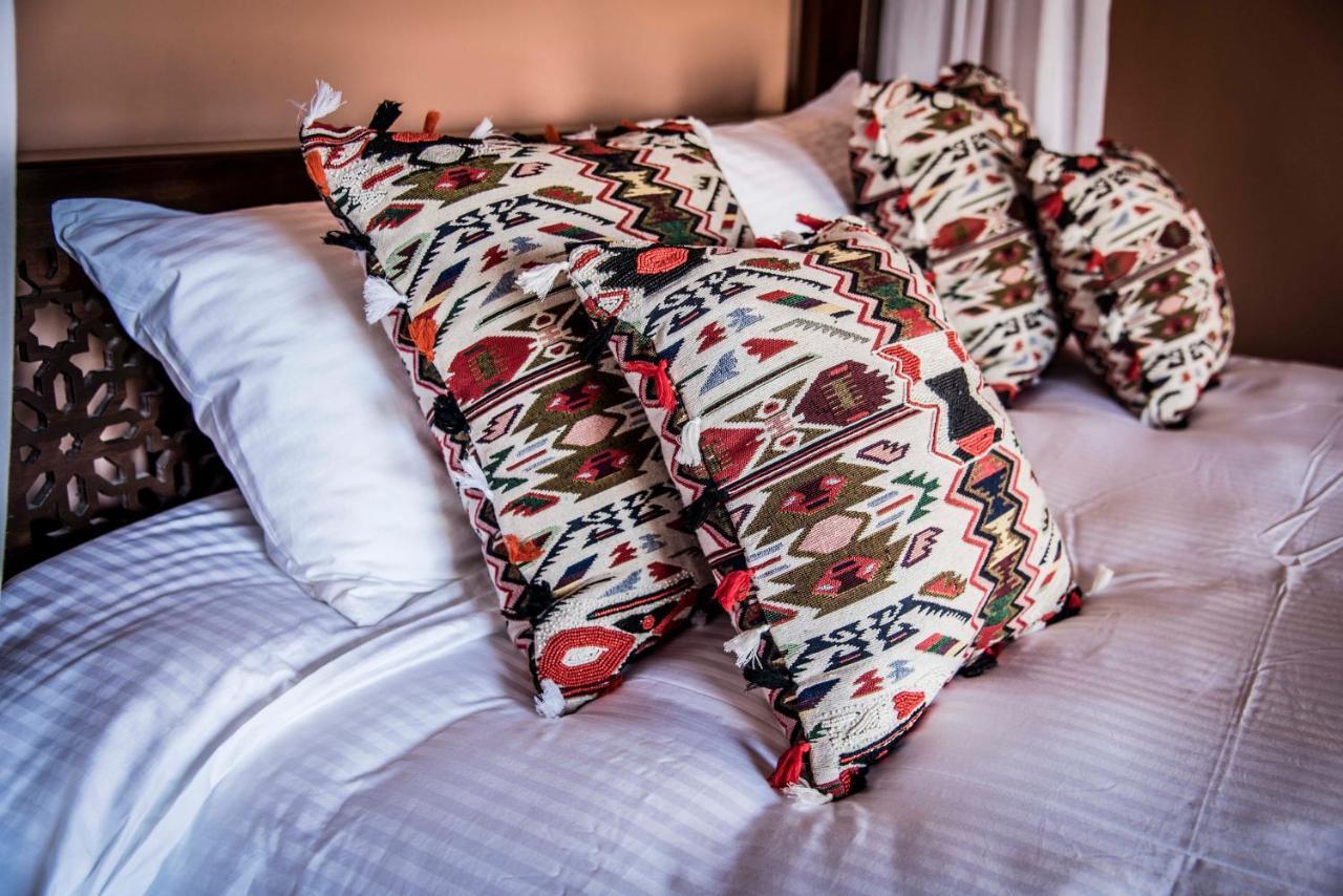 Dar Camelia Bed & Breakfast Tyre Bagian luar foto