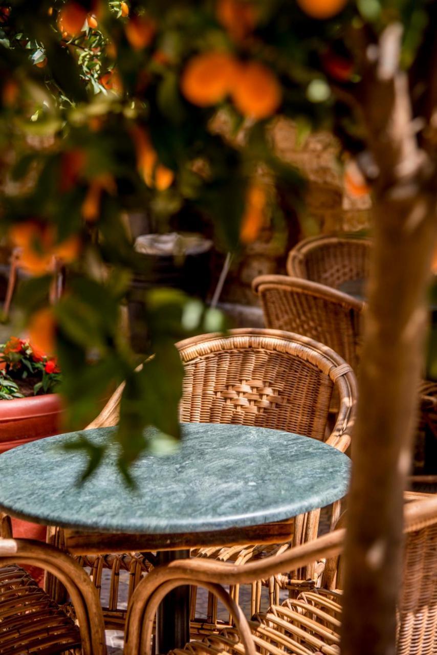 Dar Camelia Bed & Breakfast Tyre Bagian luar foto